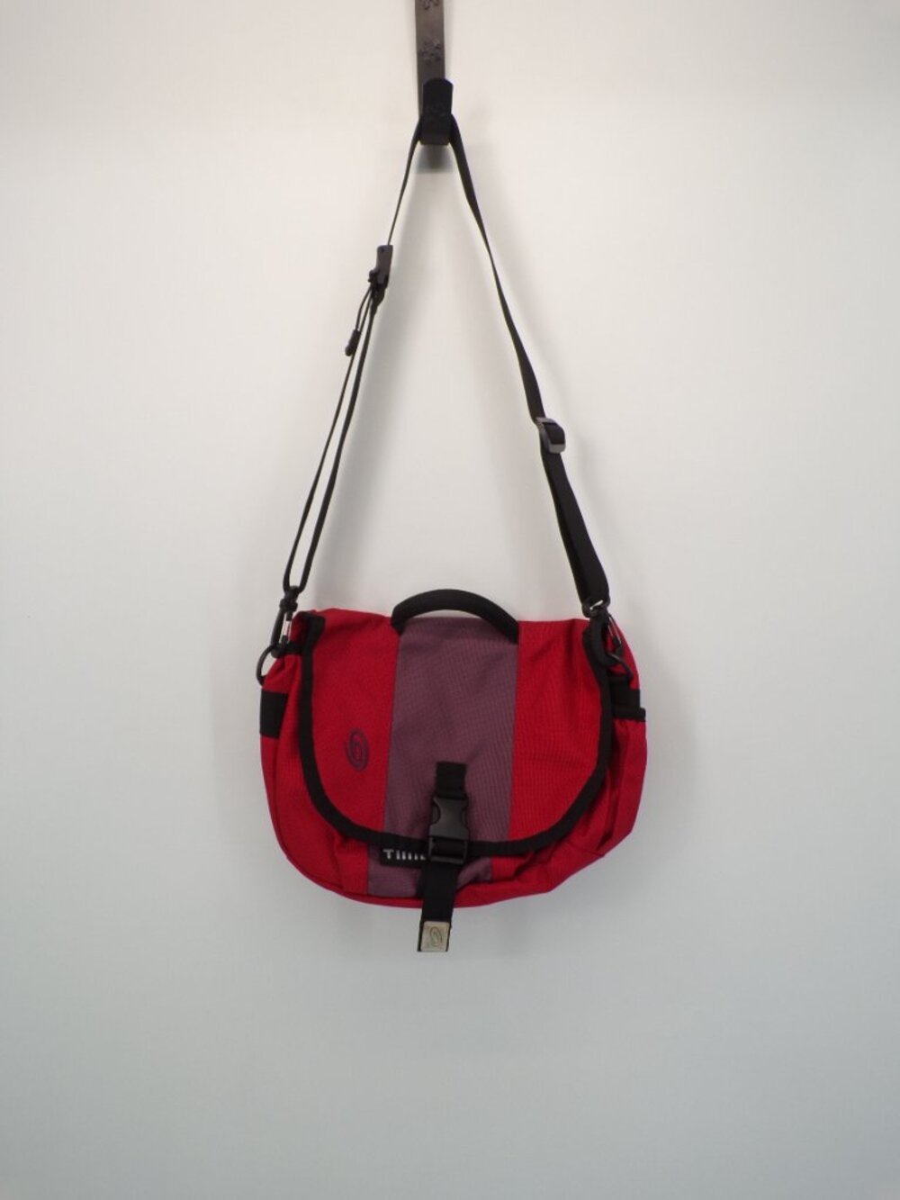 Timbuk2 Classic Messenger Bag Red/Purple Adjustable Shoulder Strap. 11x8. NWOT. - Picture 2 of 6